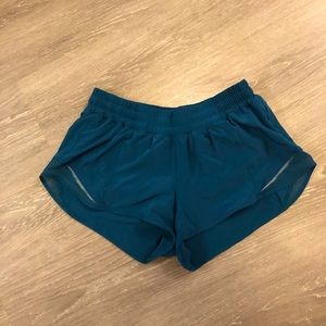 Lululemon Hotty Hot shorts 2.5”, size 8